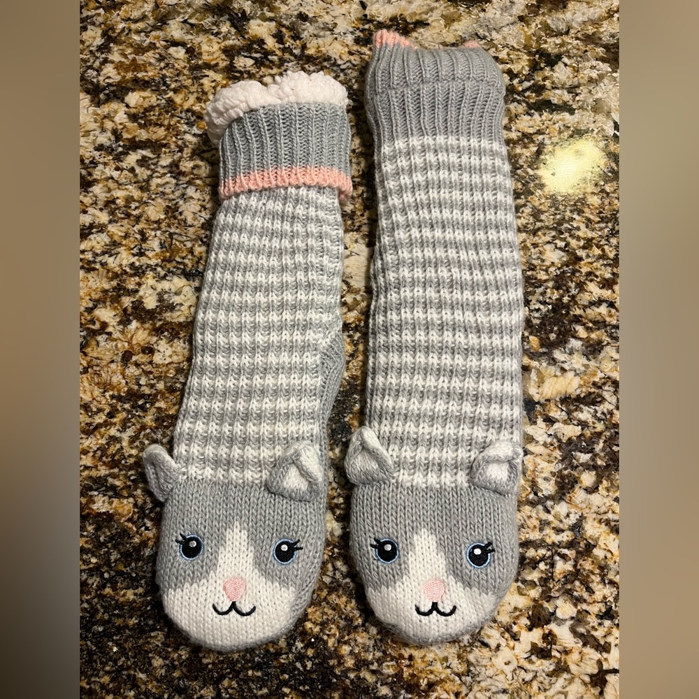Jane and Bleecker -Cozy Kitty Slipper Socks